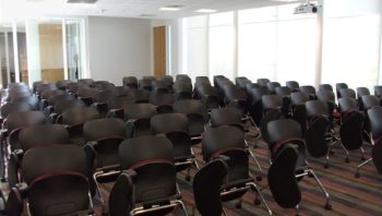 Foldable lecture theatre seats with tablet arms