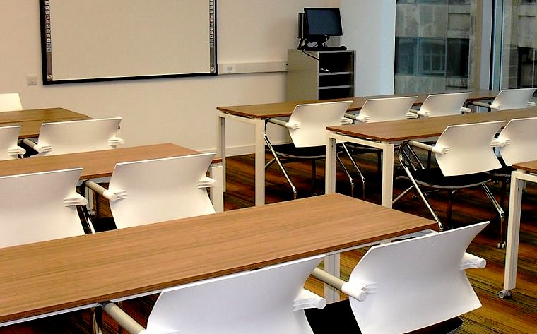 Classroom in beech and white